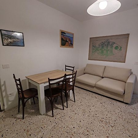 La Scalinata Apartment บอร์ดิเกรา ภายนอก รูปภาพ