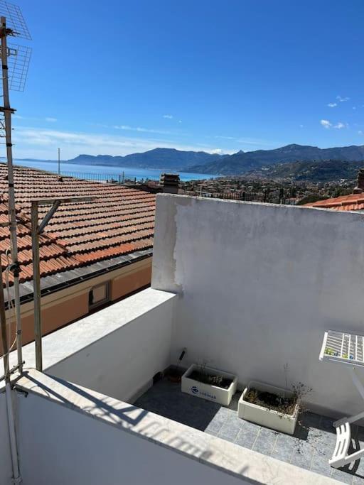 La Scalinata Apartment บอร์ดิเกรา ภายนอก รูปภาพ